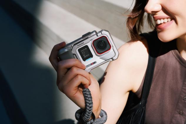 影石Insta360上新Ace Pro 2冰川白限量版：机内直出Live图新增多款胶片滤镜和配件(图2)