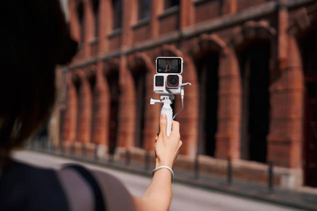 影石Insta360上新Ace Pro 2冰川白限量版：机内直出Live图新增多款胶片滤镜和配件(图3)