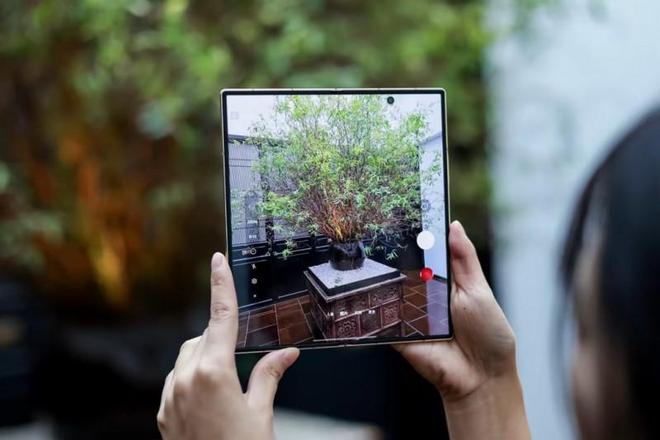 折叠屏手机如何选购？心系天下三星W26精湛工艺诠释非凡格调(图4)