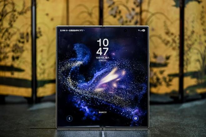 折叠屏手机如何选购？心系天下三星W26精湛工艺诠释非凡格调(图2)